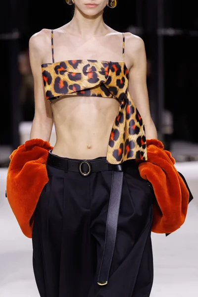 Look 75